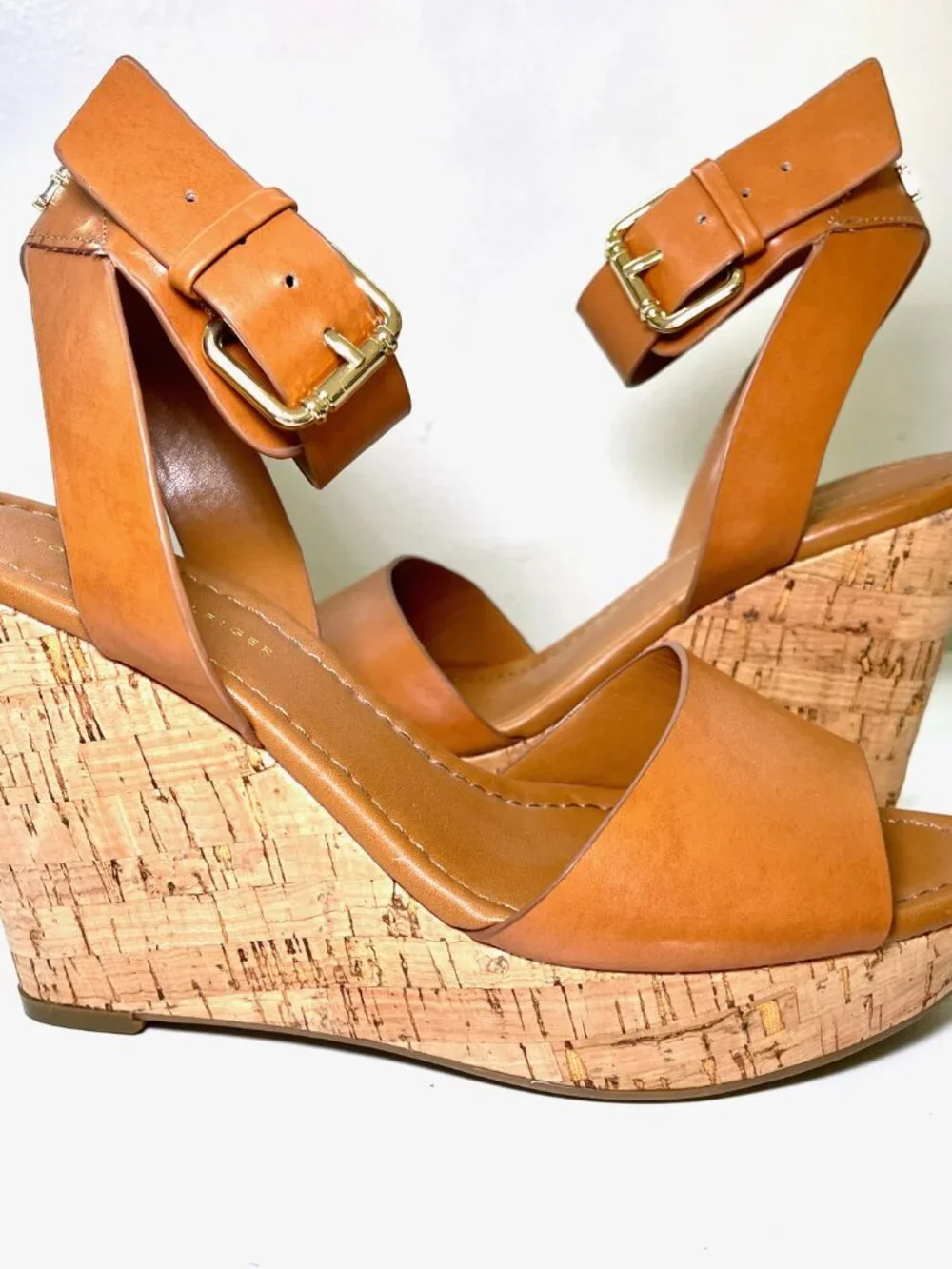 Tommy Hilfiger Tan Cork Wedge Sandals – New / Never Worn - Sz 7.5 - Picture 2 of 7